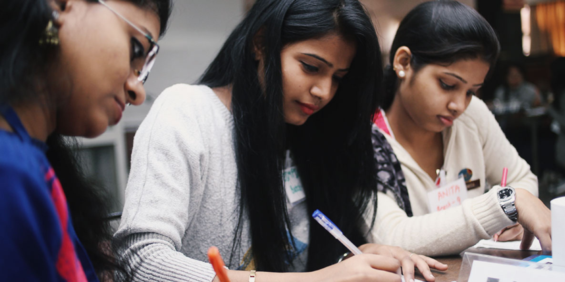 ZOÉ LU Girl Power in Indien