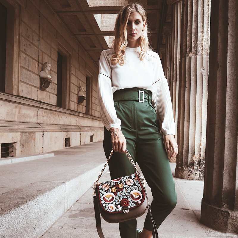 Kimyana trägt High Waist und So Romantic